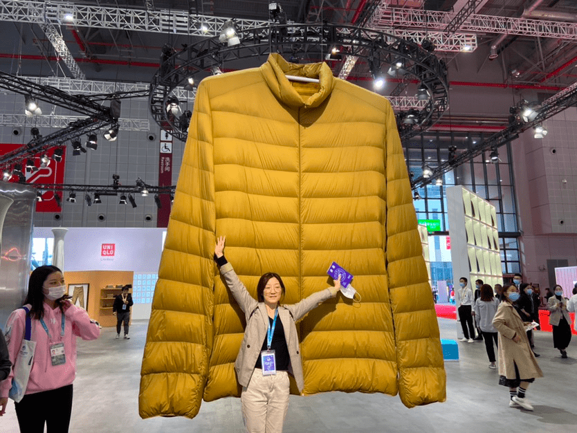 27米巨型羽绒服你穿过吗进博会展出新品全球首秀
