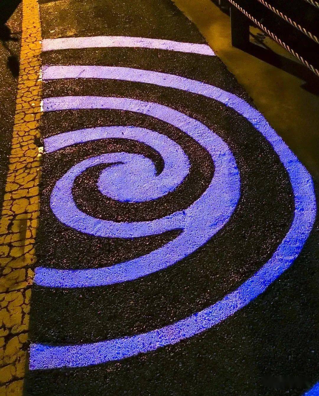 这里有一条2千米荧光步道,打卡去~_手机搜狐网