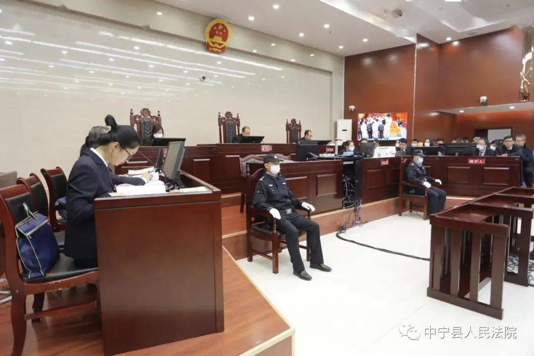 吴建华等19人涉黑案在中卫市公开庭审