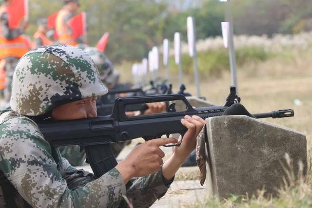 新兵首次打靶_訓練基地