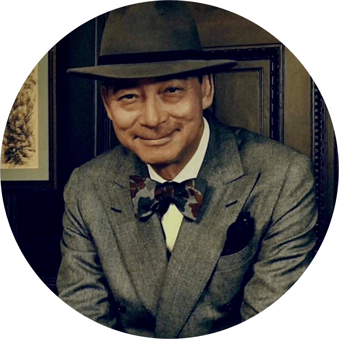 师从著名配音演员邱岳峰先生,系著名配音演员译制片导演苏秀女士之门