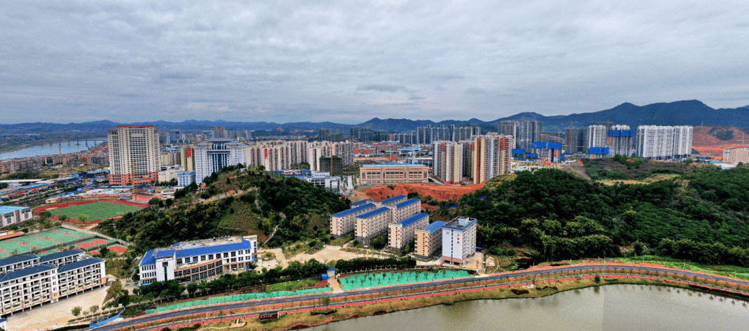 从老城区到河西区再到商贸物流园区,一条清晰的城市向西发展脉络不断