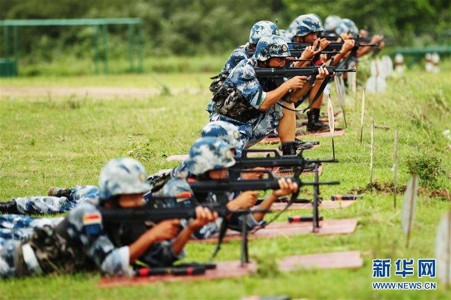 热烈庆祝人民空军成立71周年_空降兵部队