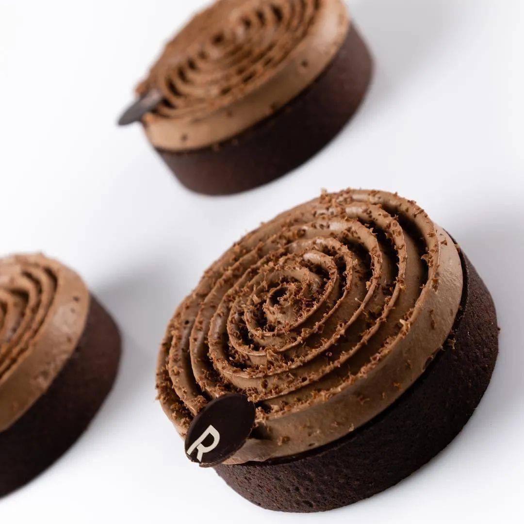 实用为王好吃又简单的百香果巧克力蛋糕卷已打包可下载