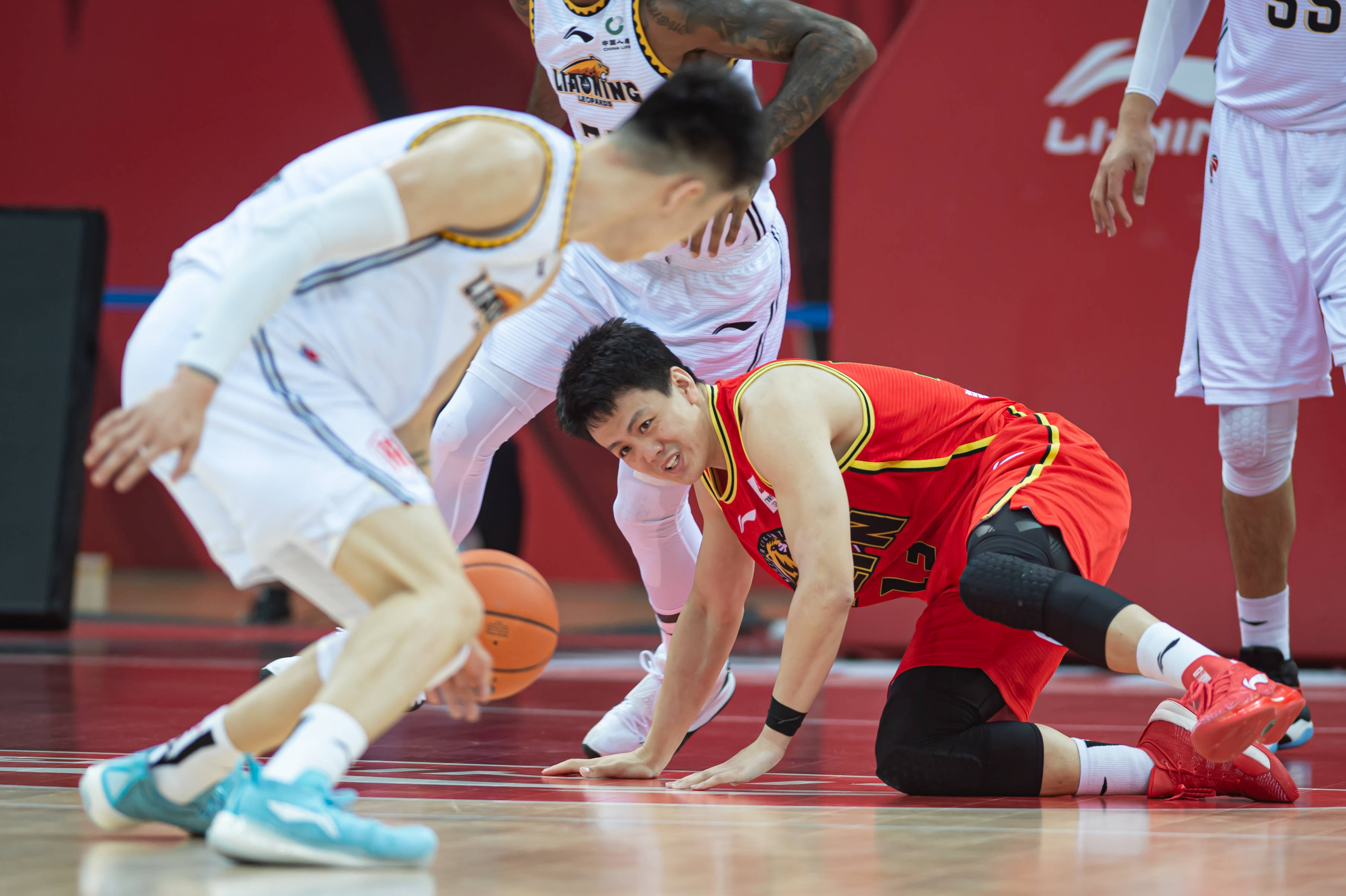 篮球——cba第一阶段:辽宁本钢对阵九台农商银行