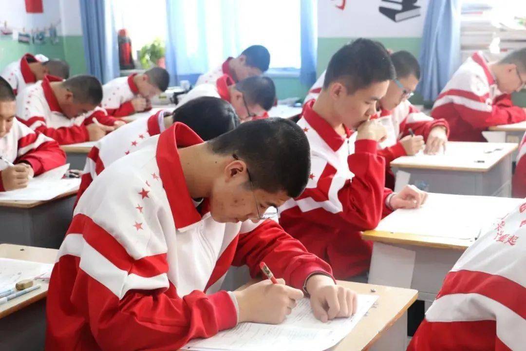 考场纵横劈关斩将鲲鹏展翅豪情万丈我校高三年级质检考试大比拼