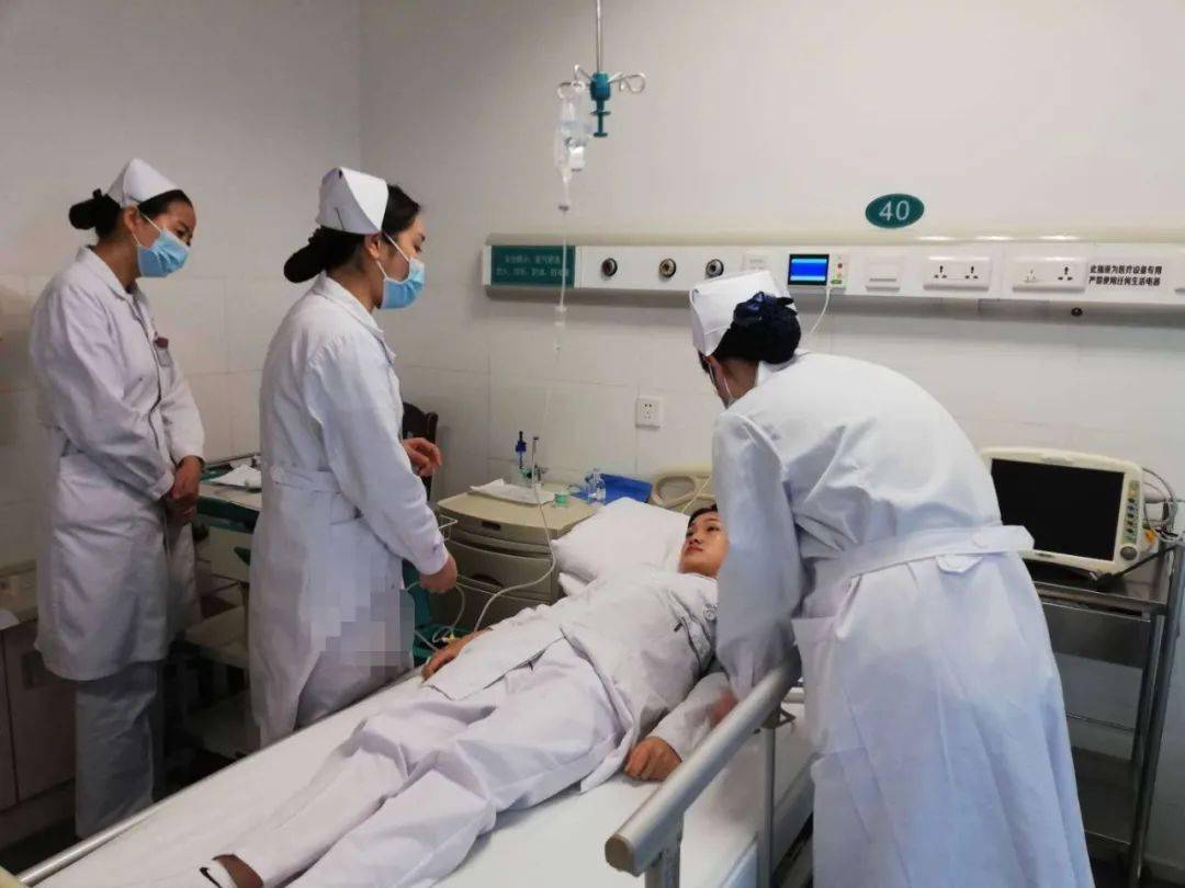 消化内科三病区举行"急性溶血性输血反应"应急预案演练