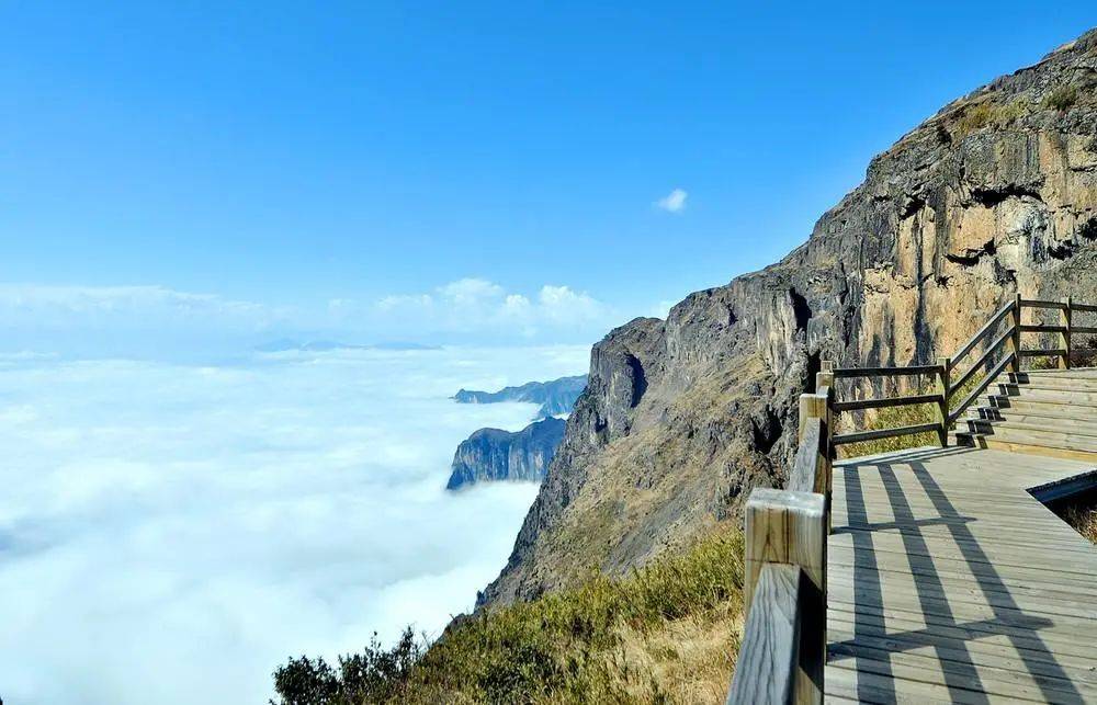 全程含餐含接送派全陪賞雲南昭通雞公山雲海打卡天空之戀懸崖景觀升級