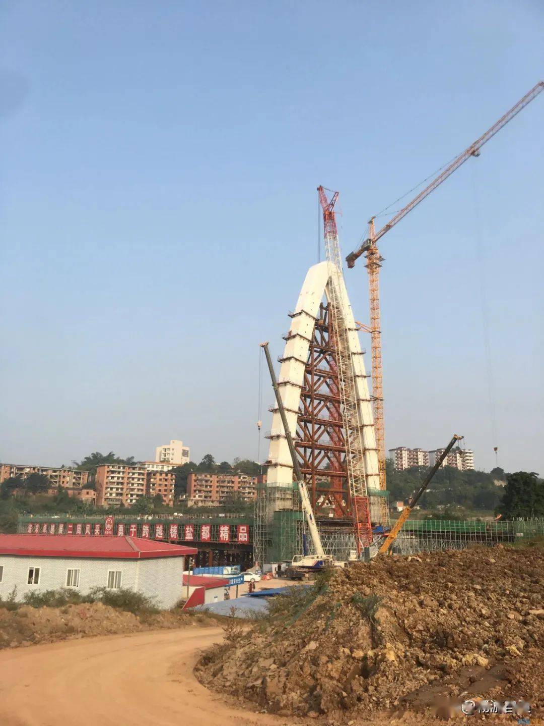 建成后不仅将成为自贡的标志性建筑也将全面改善双凤地区的交通条件