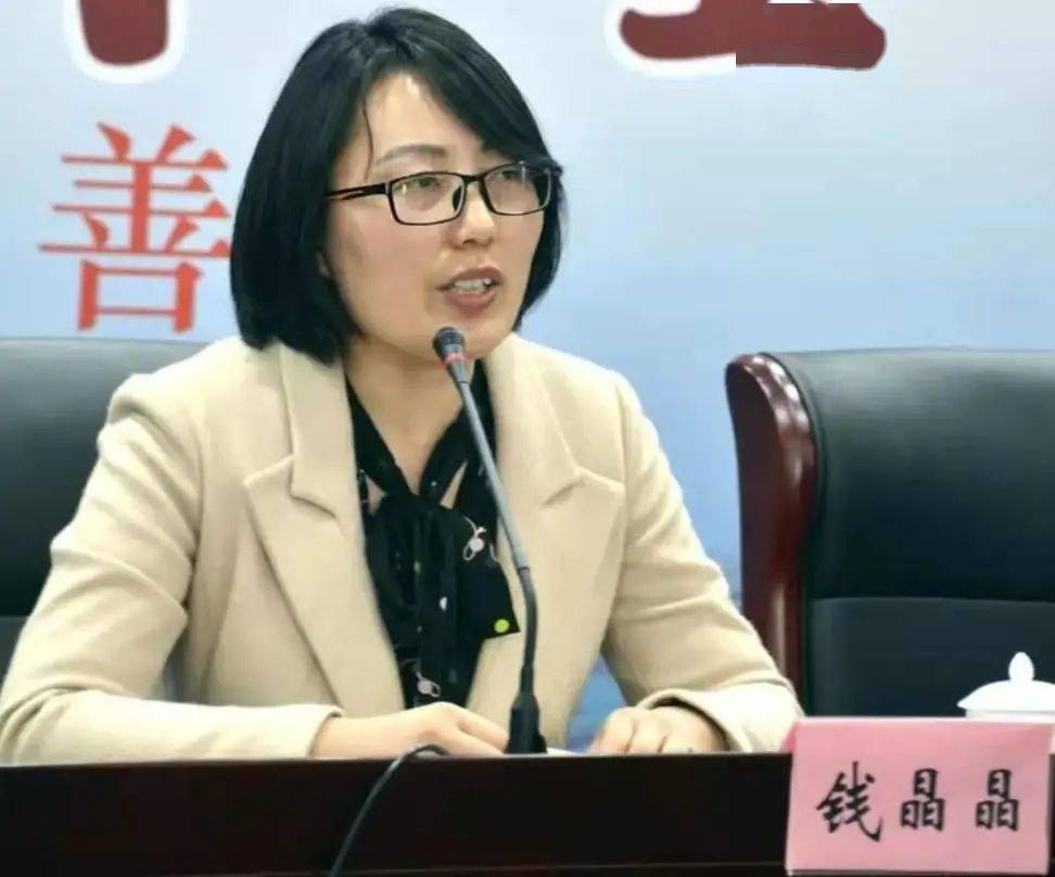 11月10日下午,如东县人社局党组成员钱晶晶率相关人员走进洋口港经济