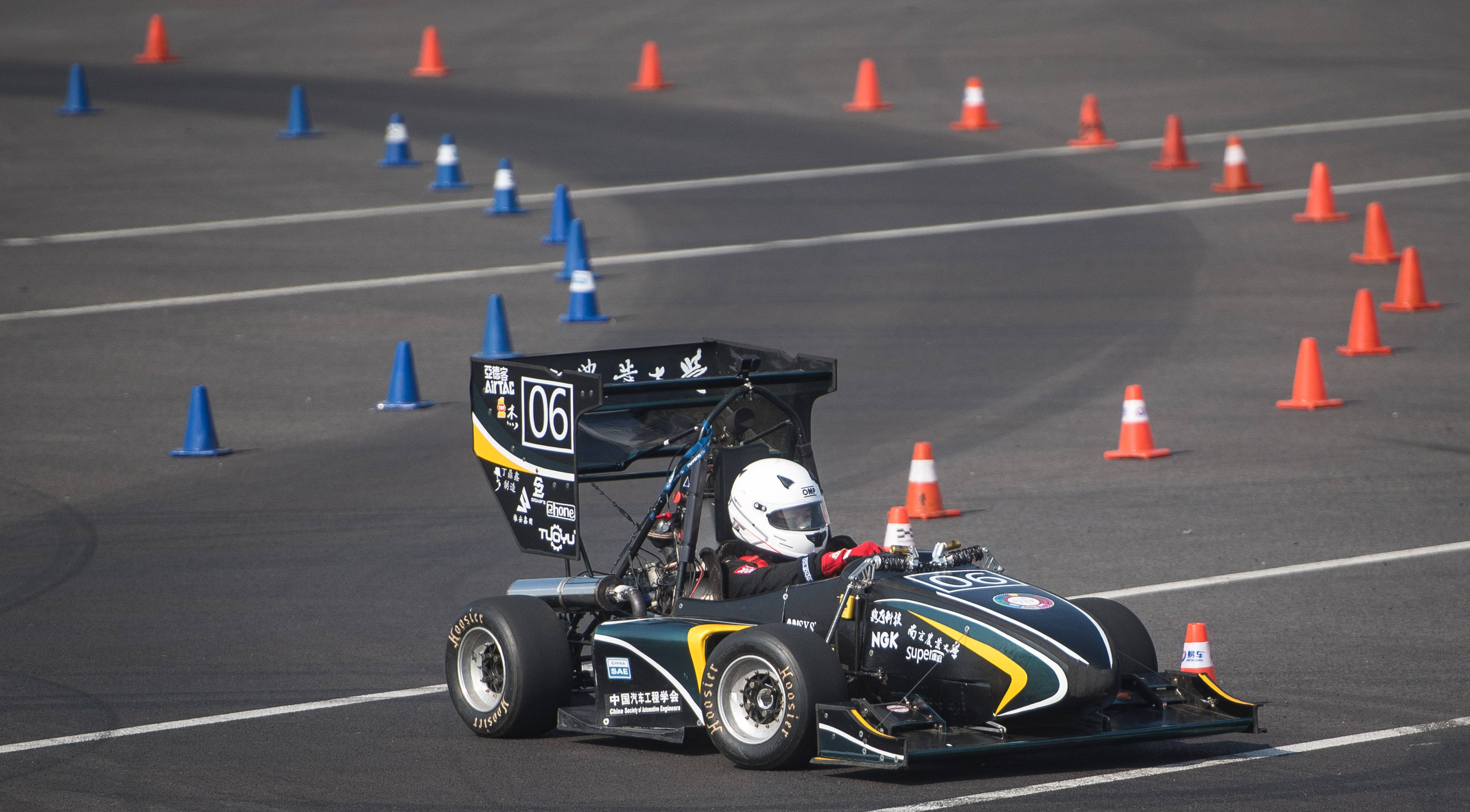 赛车2020中国大学生方程式汽车大赛举行