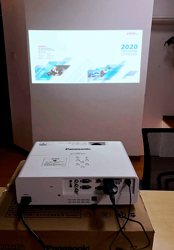 高效的移动办公用一台松下ptwx3401投影机开启