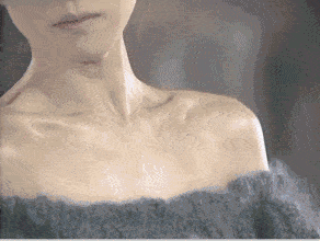 中森明菜在当时可以说是日本最红的女歌手,因与刚隐退的山口百惠的