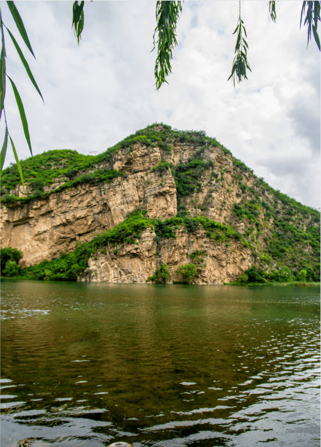 探秘七渡太阳升悬崖峭壁赏房山自然生态地质奇观