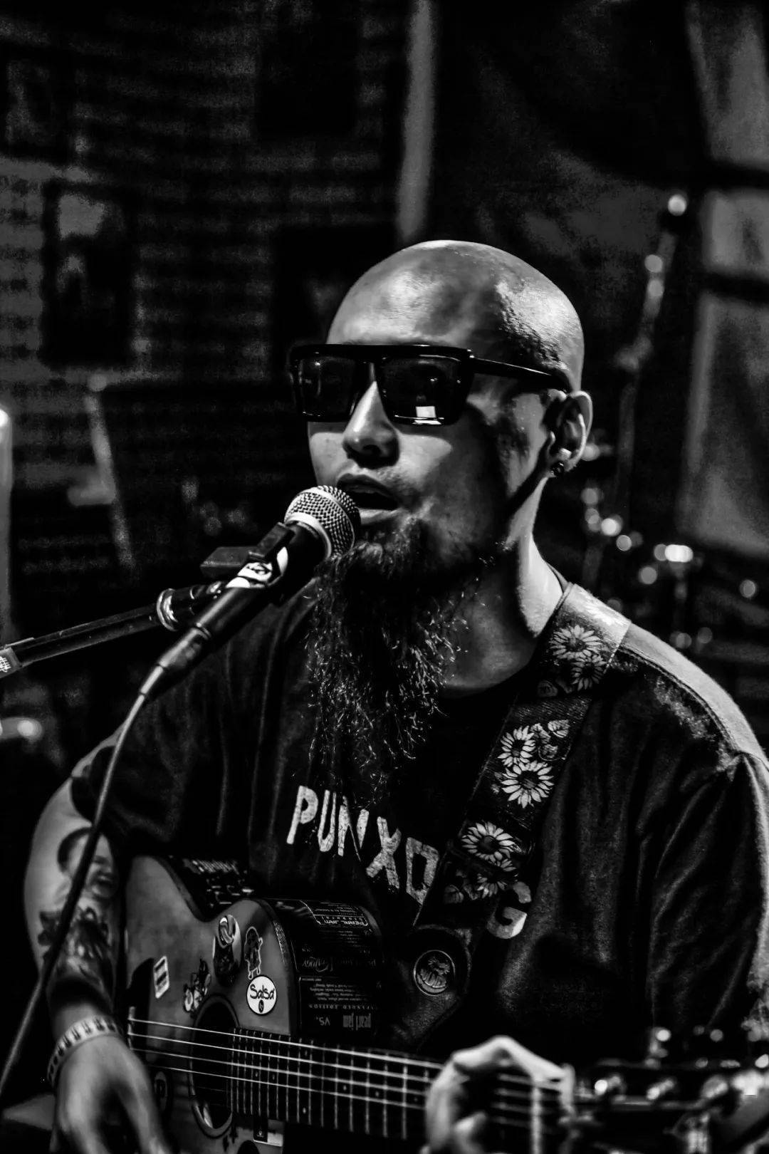 音乐人访谈他的音乐大概是外星人与他交换的奇幻密码