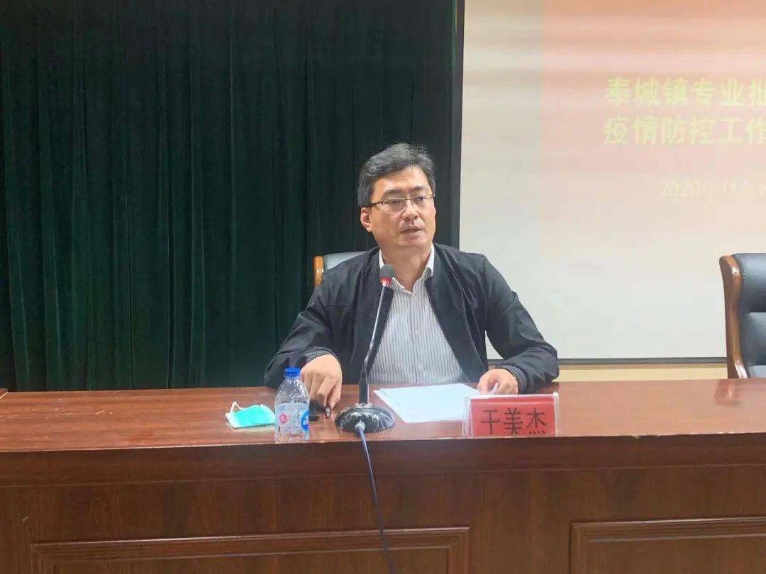 奉贤区市场监管局副局长沈建平,镇党委副书记陆仁忠,副镇长于美杰出席