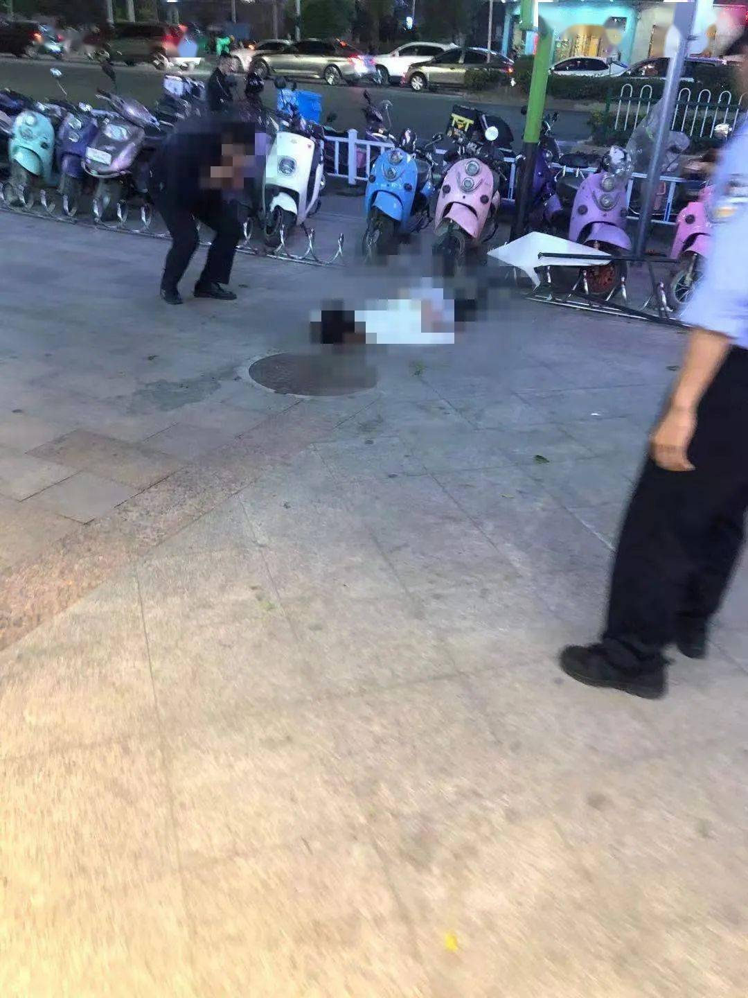 突发!普宁一男子坠楼身亡,现场拉起警戒线