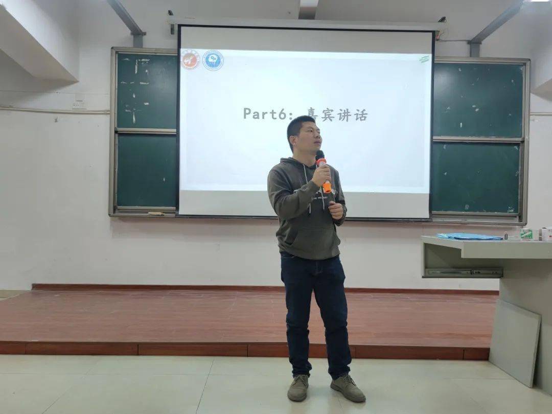 信息与智能机电学院新生宿舍长大会顺利召开