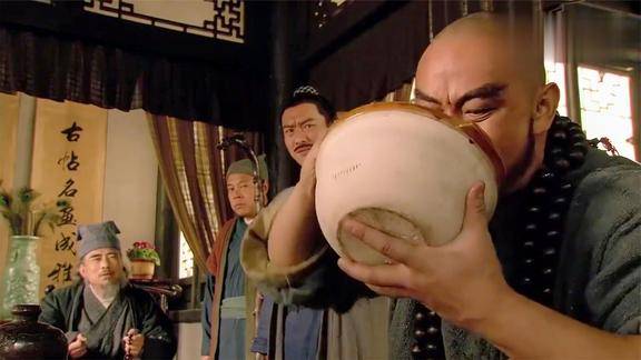 水浒传鲁智深吃饭这吃相太香了众人在一旁都看呆了