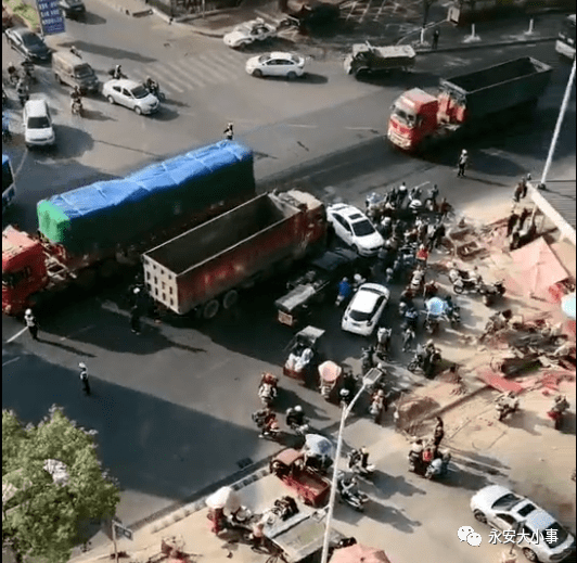 永安大溪桥头发生一起车祸,请远离大货车!