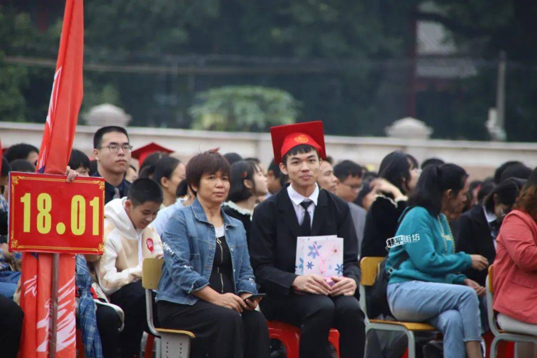 十八岁你好浔州高中举行成人礼仪式