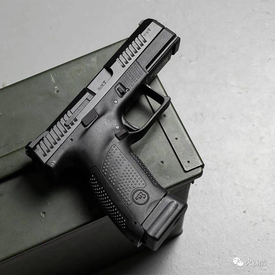 热度不减捷克cz公司p10c手枪美图欣赏