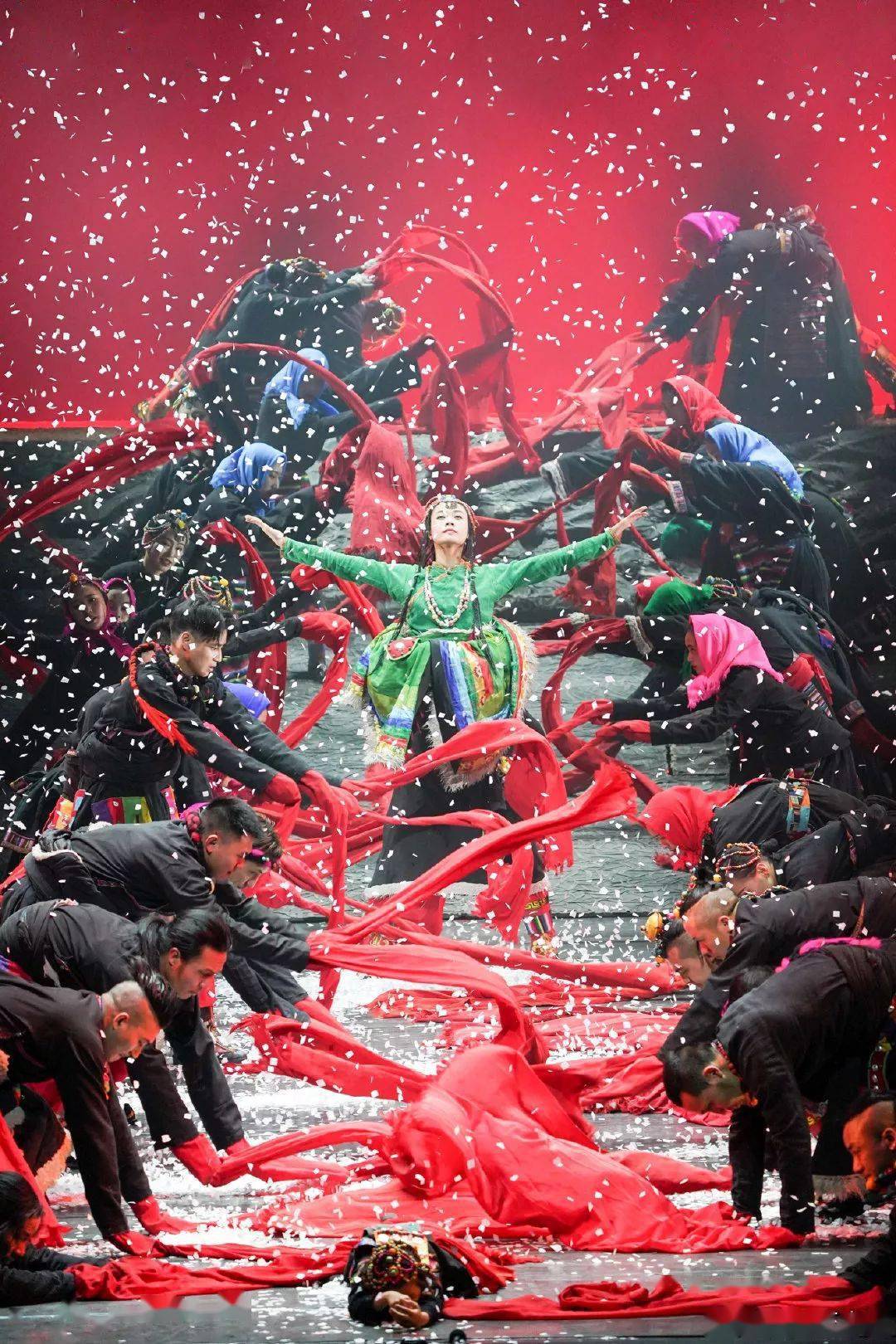 杨丽萍云南映象在国家大剧院上演第6000场纪念版演出摄影师王小京