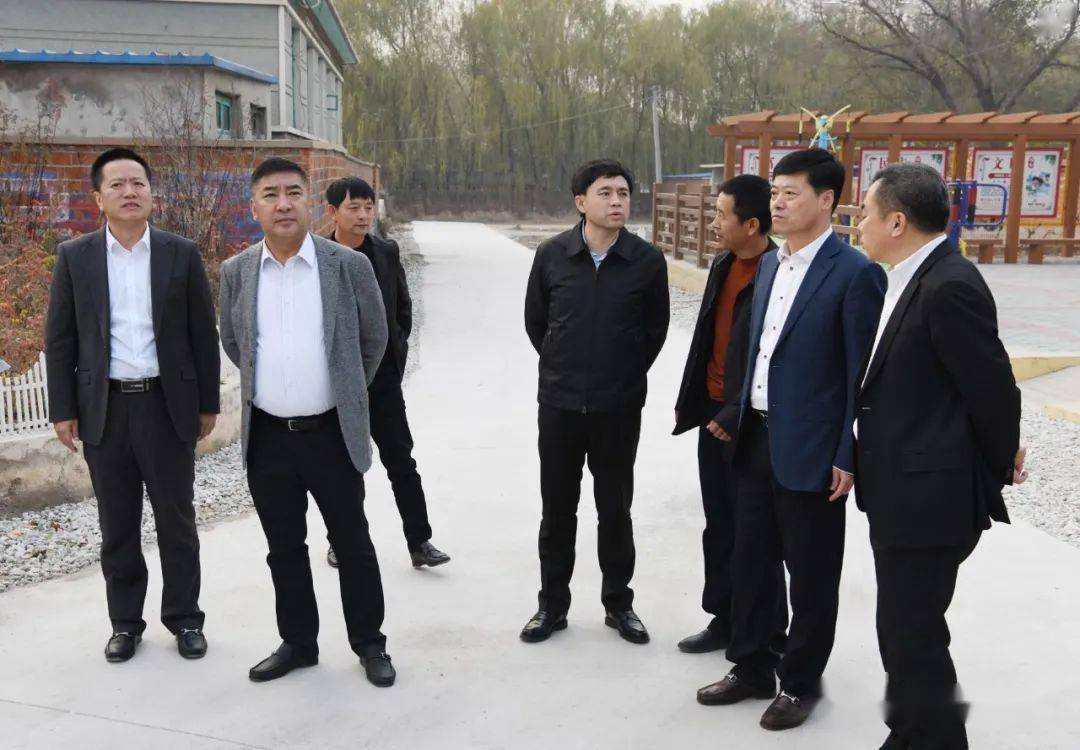 韩文志一行先后到双青线,大石桥市正兴菱镁耐火材料厂,大石桥富斌建材