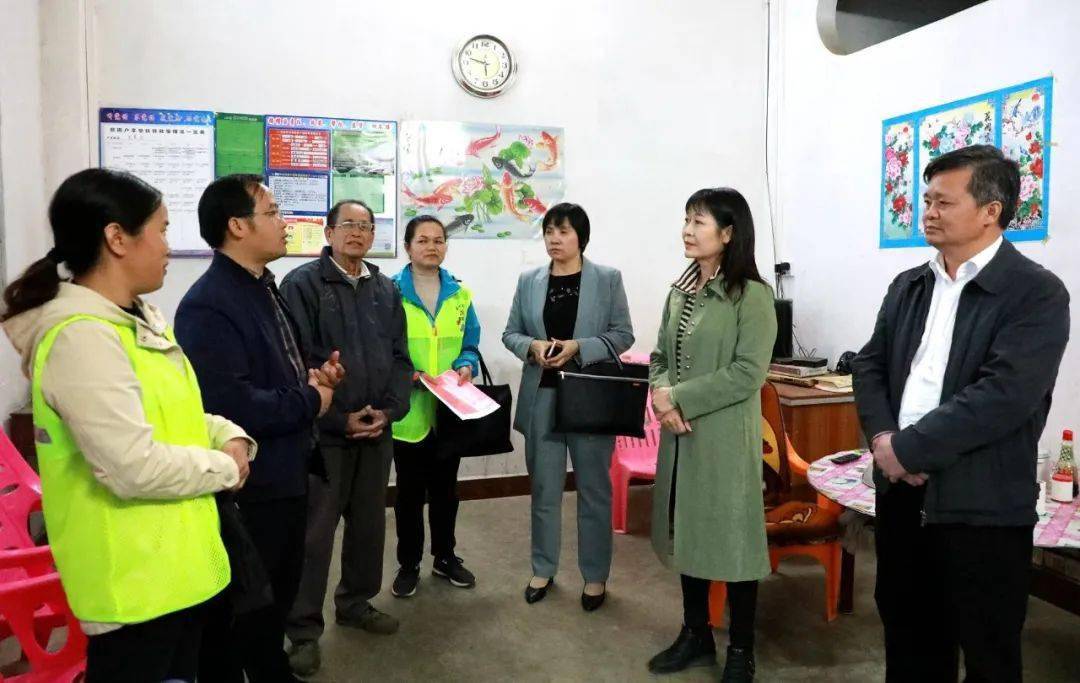 基础信息市人大常委会秘书长,办公室主任钟海光,市扶贫办副主任覃志雄