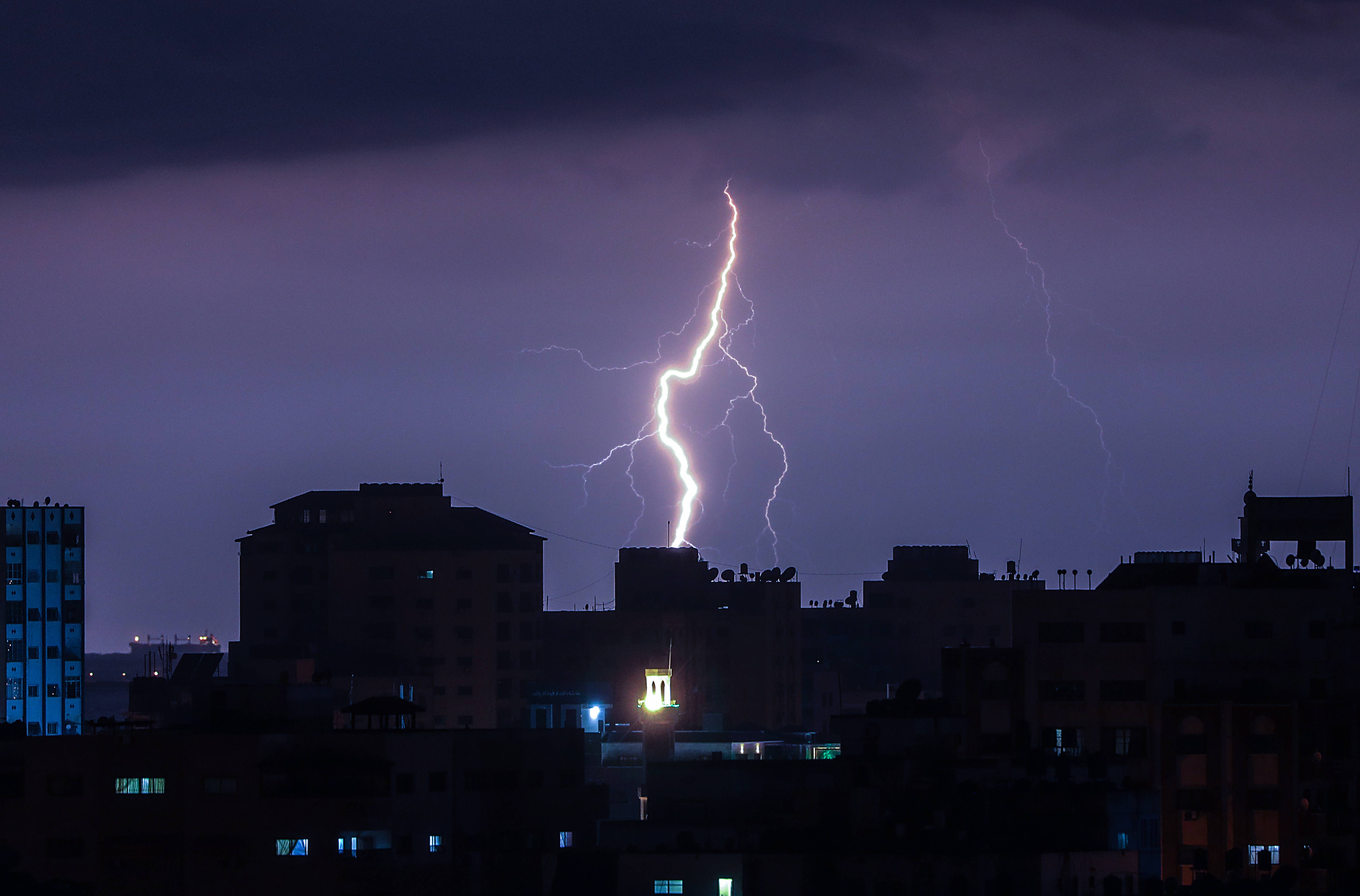 新华社照片,外代,2020年11月16日