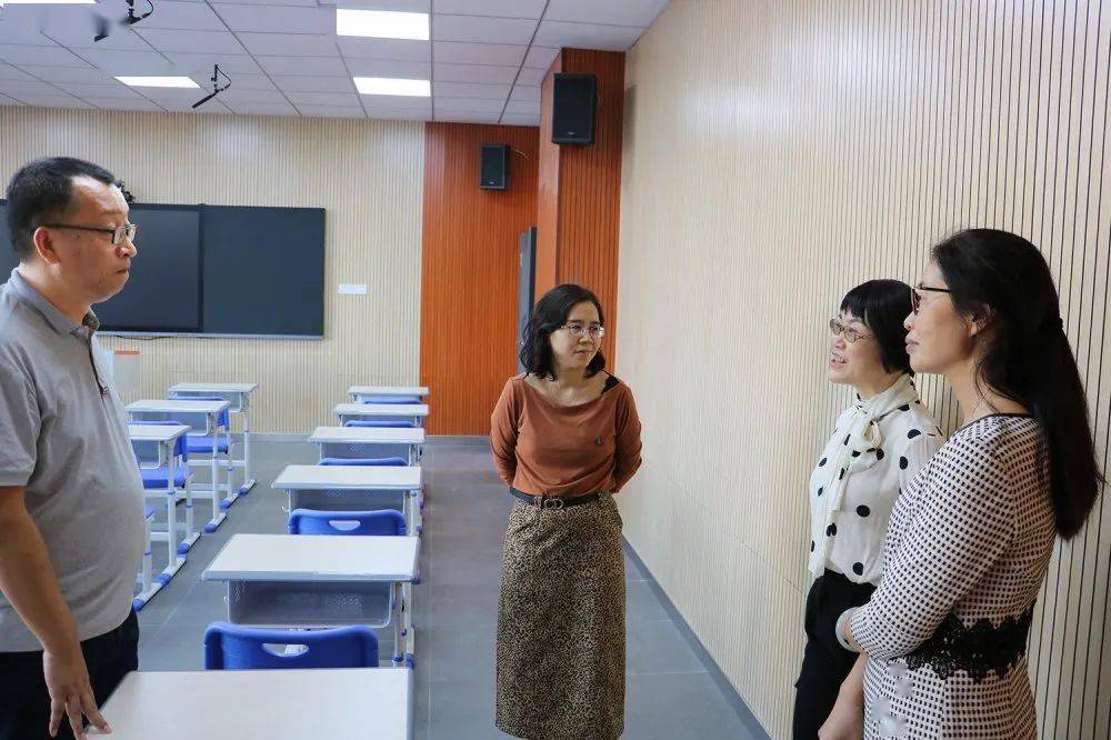 茶菁茶中立足当下谋划未来茶山中学迎接专家领导到校进行未来学校建设