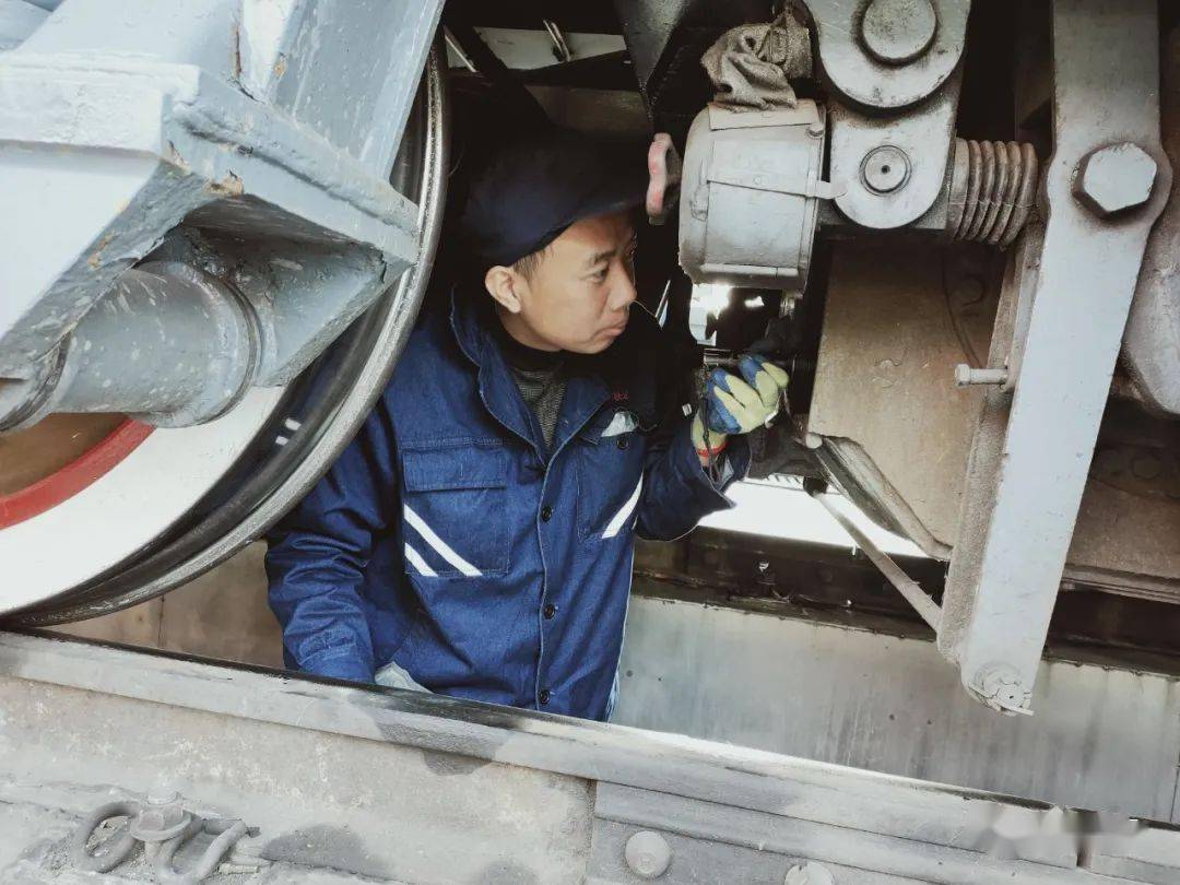 机务段开展机车防火防寒专项检查