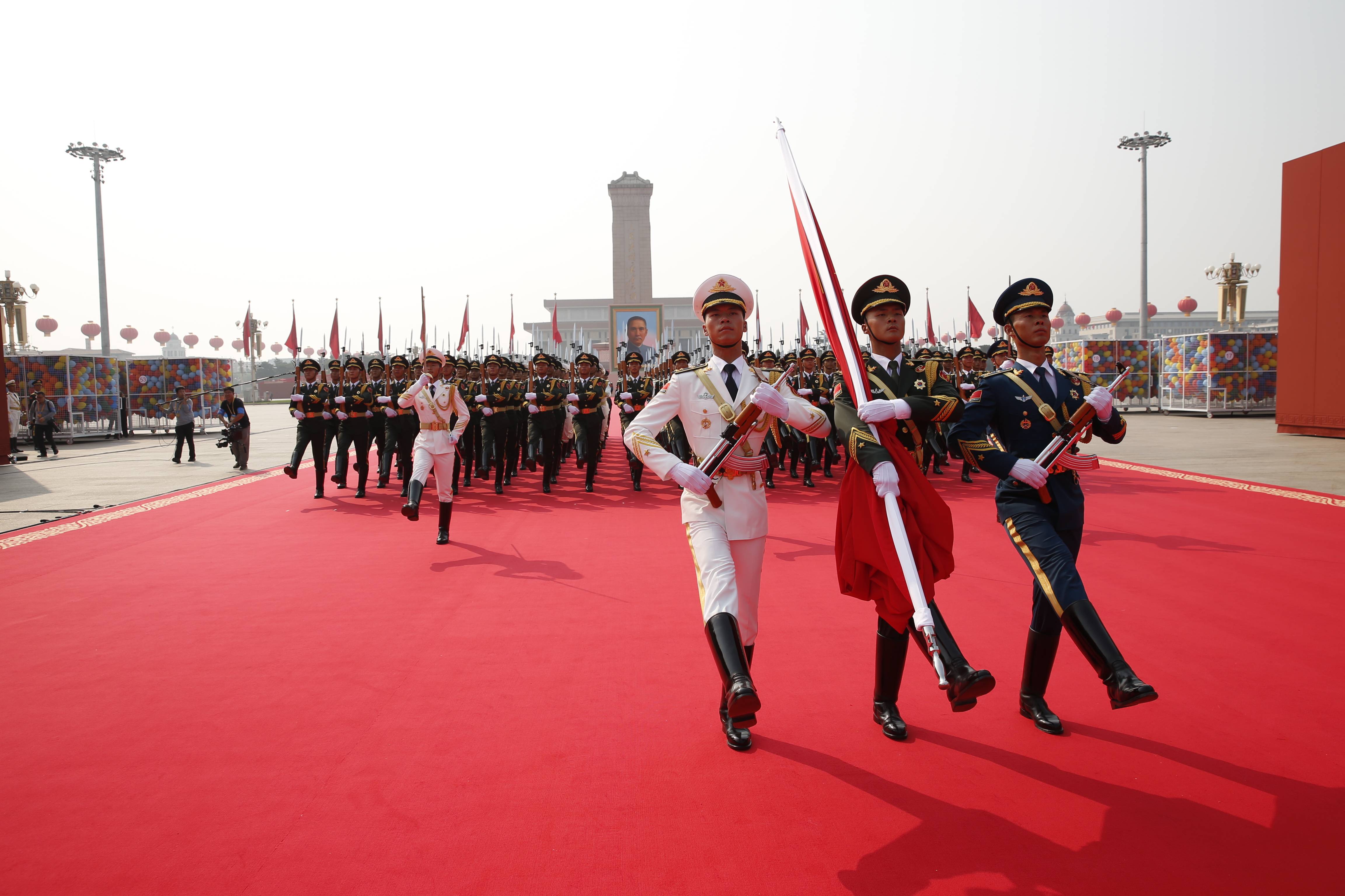 护卫国旗 重于生命——中国人民解放军仪仗大队国旗护卫队执行国旗