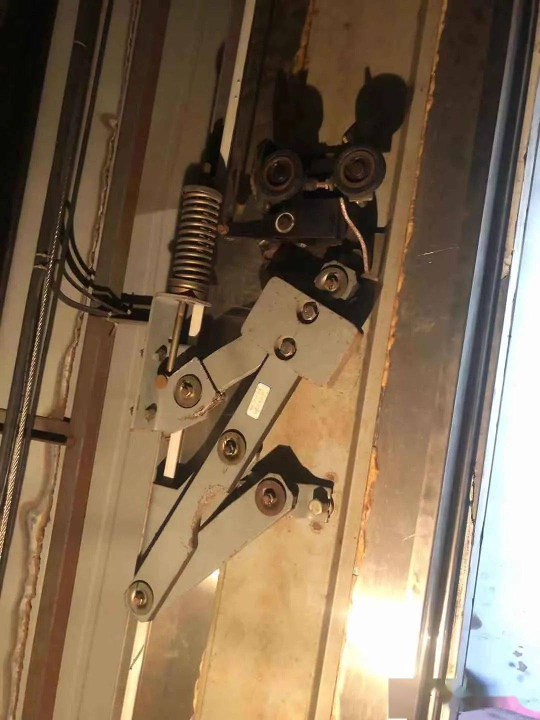 电梯人地线能串零线