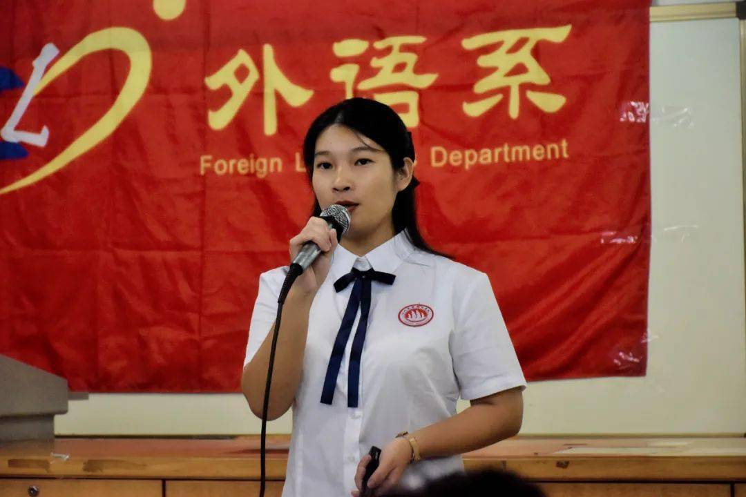 (外语系党总支书记 黄启汉书记 对活动进行点评)获得优良学风标兵班