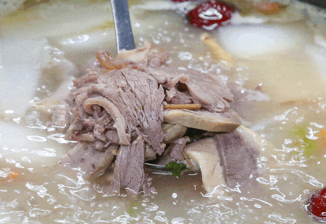 天啦峨眉这家鲜掉眉毛的羊肉汤被无数吃货盯上了