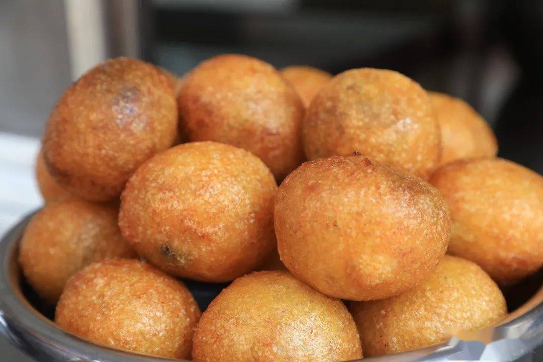 流山南瓜干油堆是将当地软糯香甜的南瓜融进糯米粉,经过六道工序制作