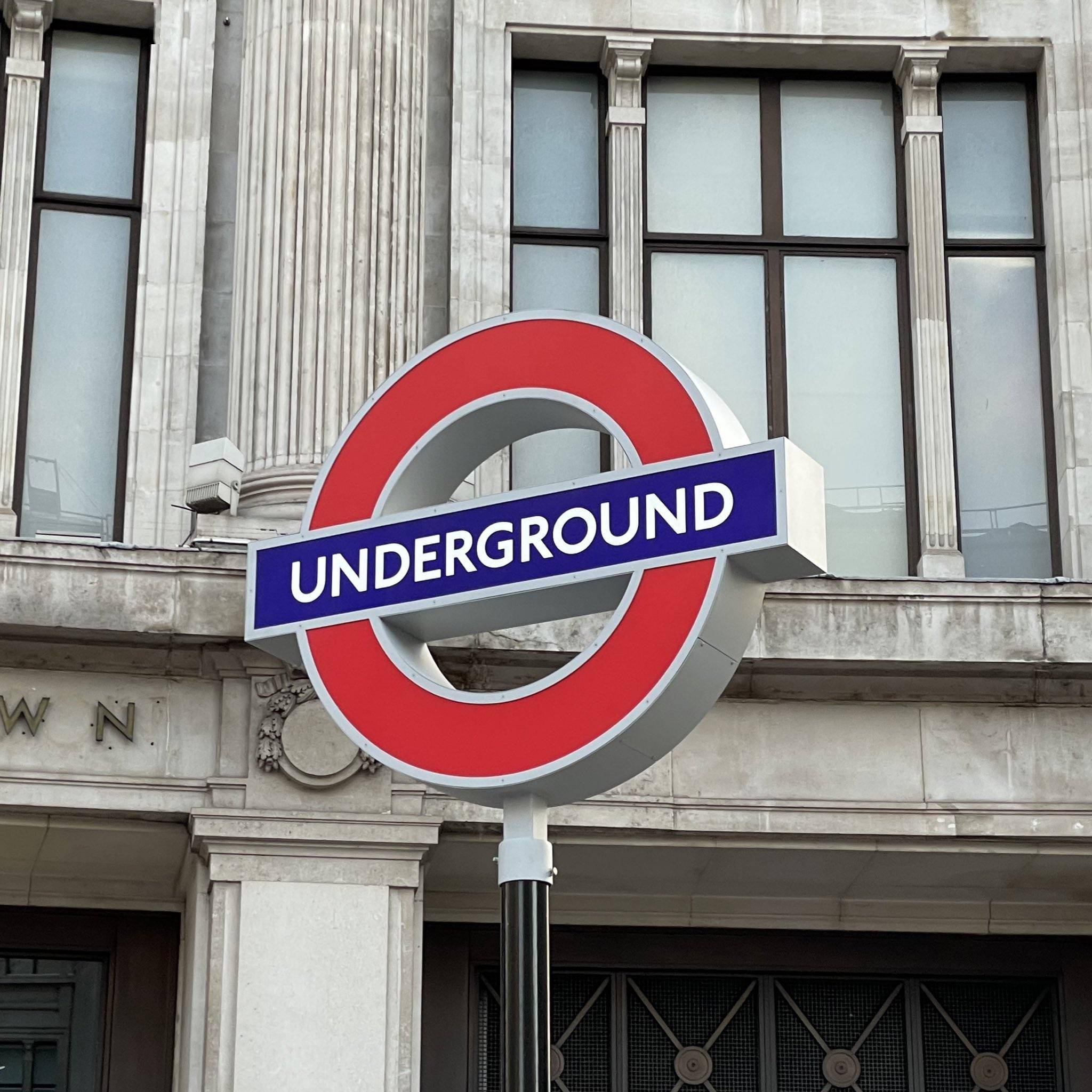 英国ps5发布会举办在即 索尼标志性的playstation造型遍布伦敦地铁站