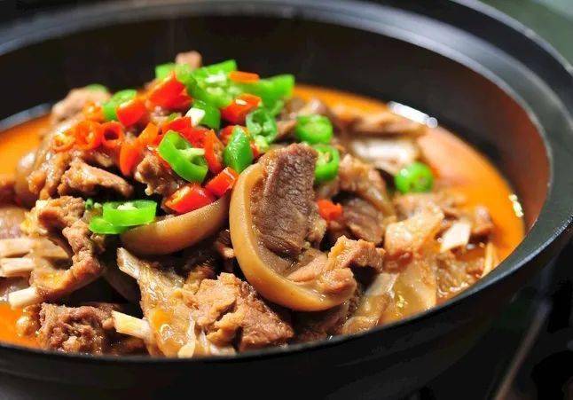 白萝卜,葱姜,料酒,干辣椒,香叶,桂皮,生抽,老抽,食盐,白糖红烧羊肉煲5