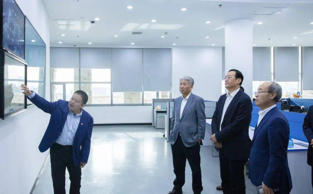 辽宁省委教育工委书记副省长王明玉一行到我校调研考察