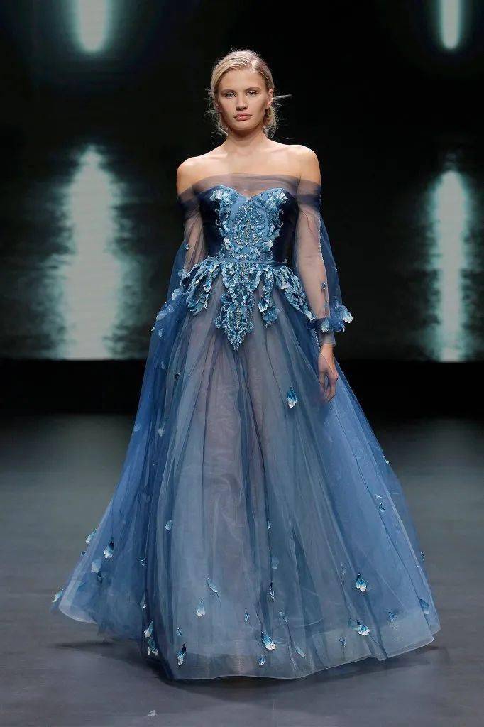 服装设计图时装周秀场theatelier202021秋冬婚纱礼服秀