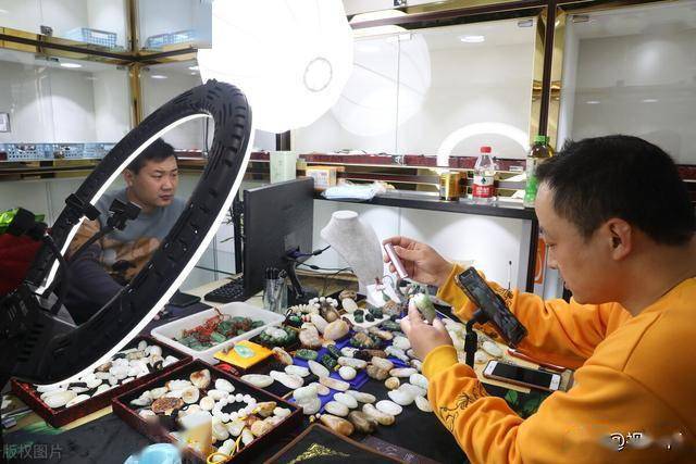 南红手链：传统工艺与收藏市场的交织