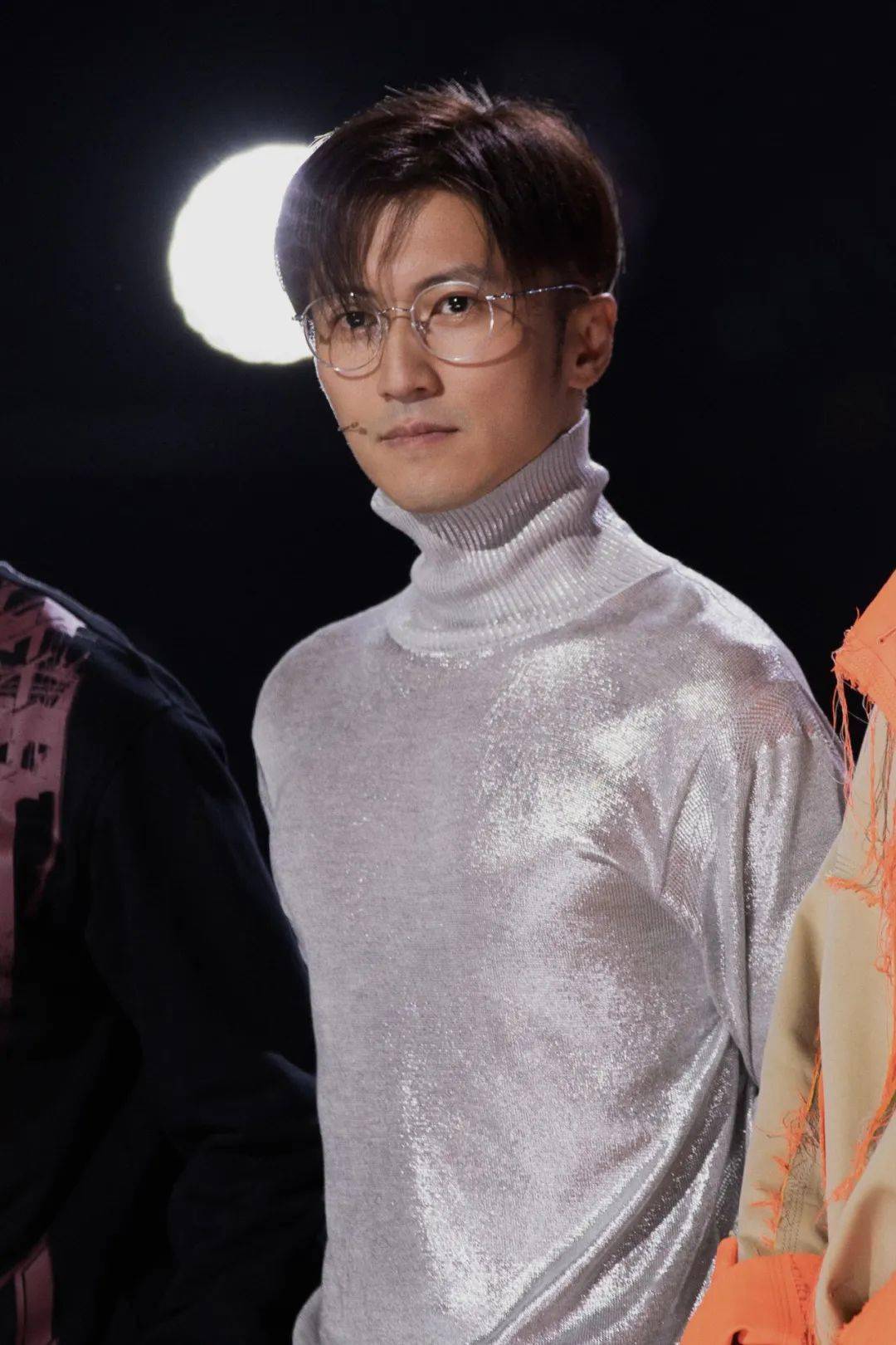 谢霆锋献歌致敬抗疫英雄,亮"手碟"绝技调侃"敲的不是锅"!_比赛