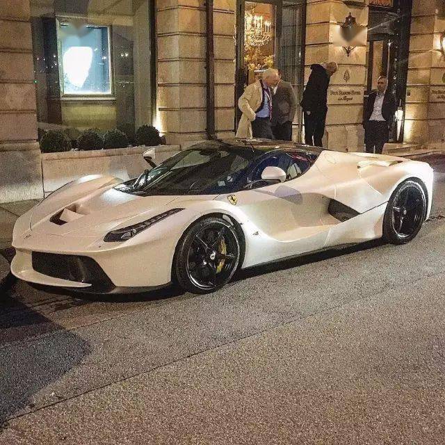 白色法拉利laferrari & 奔驰g63 6x6