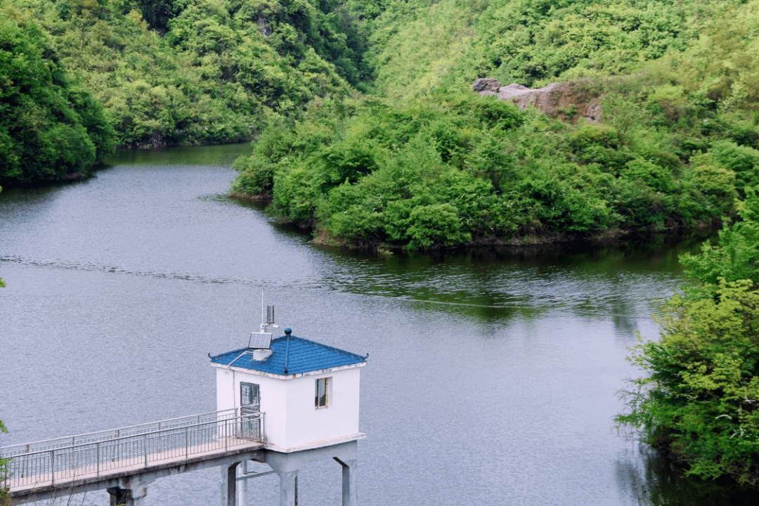 山,三斤半等組成近10條風景長廊,這裡盛產優質茶麻,高山果蔬,秀水大米