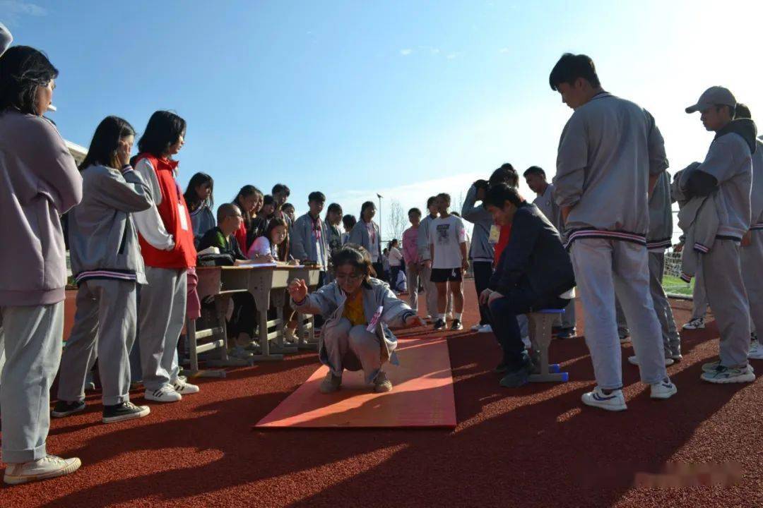 照片由你来命名:精彩瞬间-跳远