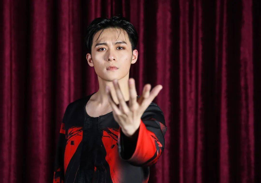 饰演 小强(童年)▼ 刘昱含| 饰演 妈妈▼李怡萱| 饰演 妈妈部分演员