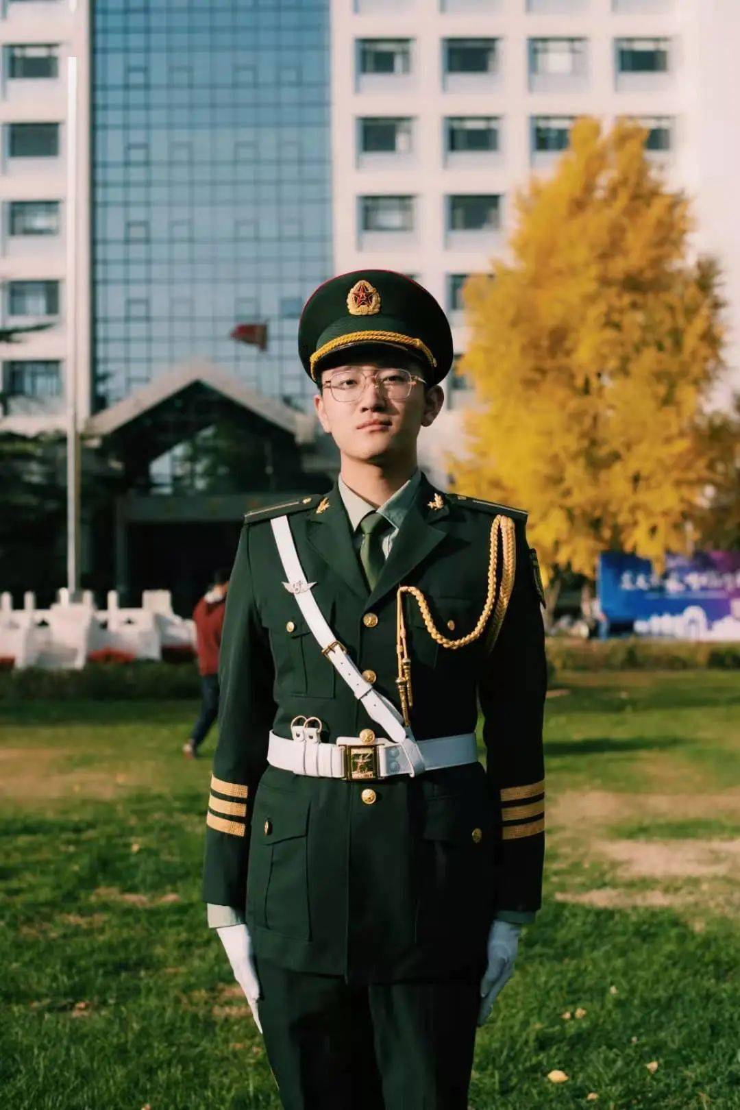 银杏约拍英姿飒爽的国旗仪仗队来啦