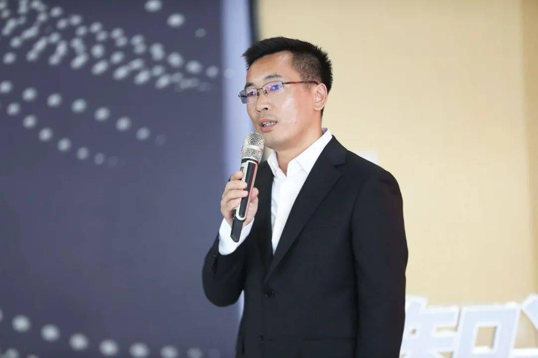 贺志锋在致辞中对谢岗镇委镇政府和入驻企业的关心和支持表示衷心感谢