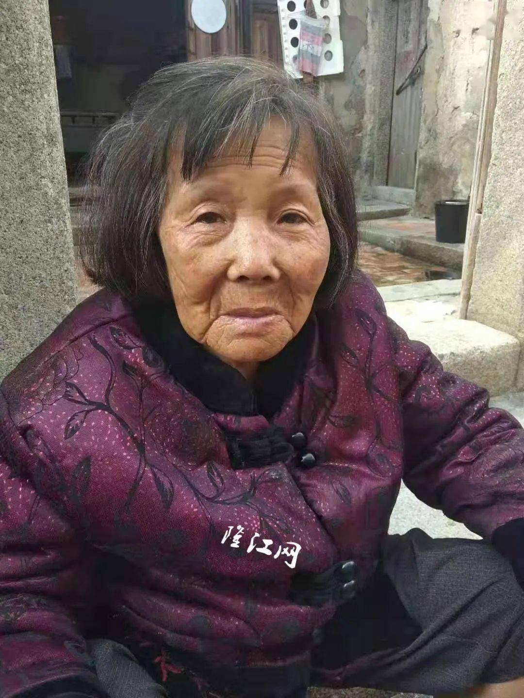 【紧急寻人】隆江镇77岁老人今早走失,请大家帮忙留意一下!